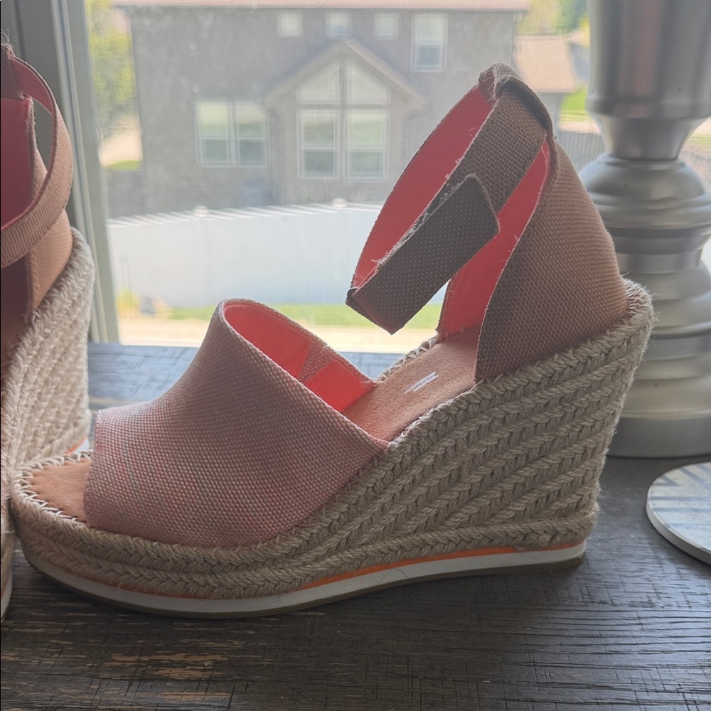 Tom’s size 8.5 Wedge Espadrille Sandals in Blush Pink